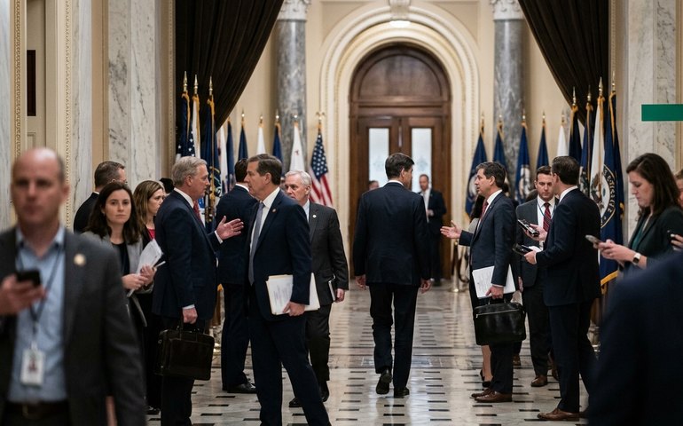 Senado dos EUA aprova Warsh para o Conselho do Fed; votação para presidência será nesta quarta