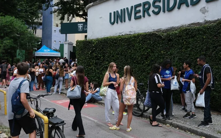 Enem 2025: candidatos fazem prova de matemática e ciências da natureza