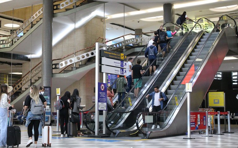 Congonhas tem voos cancelados por causa de fechamento de aeroporto no Rio