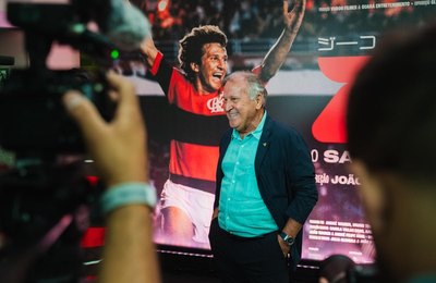 Com patrocínio do Sicoob, filme sobre Zico inicia pré-estreias pelo país