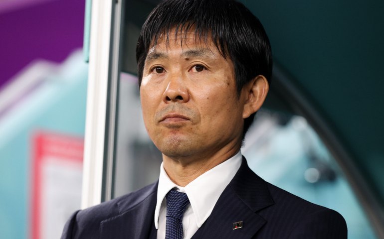 Hajime Moriyasu renova contrato com seleção japonesa após vitórias históricas