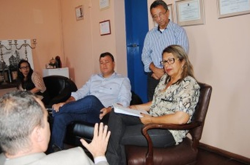 Cristiano Matheus cobra agilidade na entrega das casas