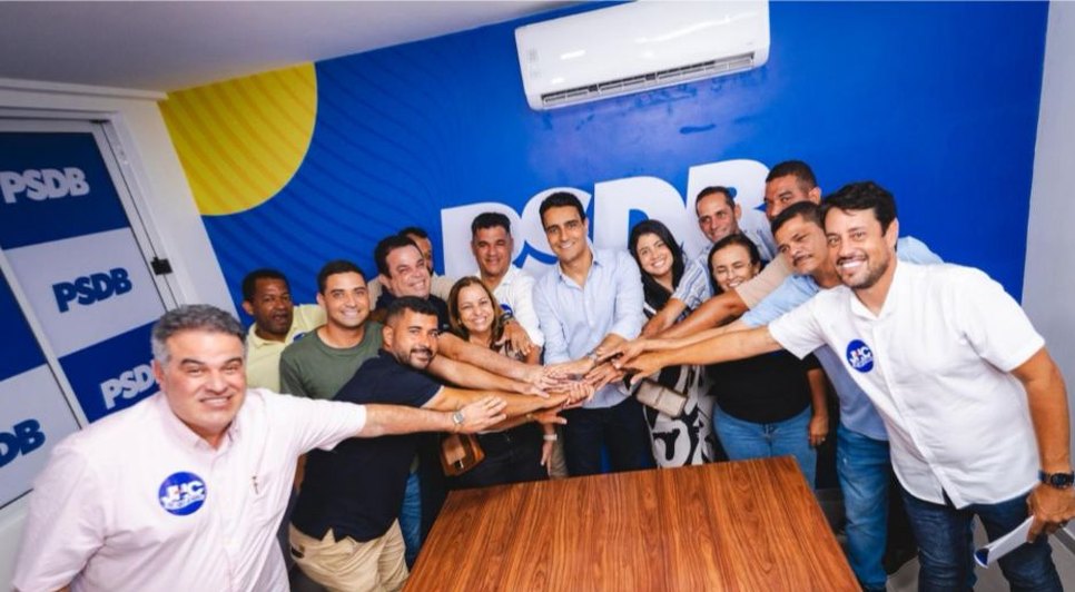 JHC ao lado de vereadores de Japaratinga. Fonte: Redes sociais