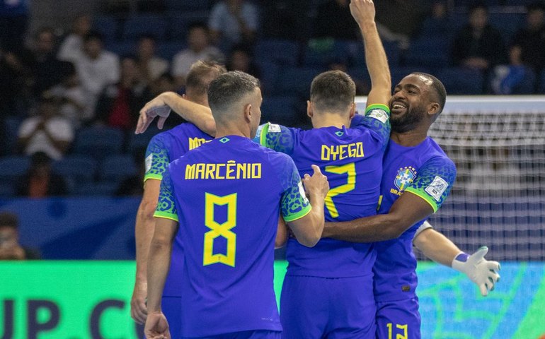 Brasil se garante na final da Copa do Mundo de futsal