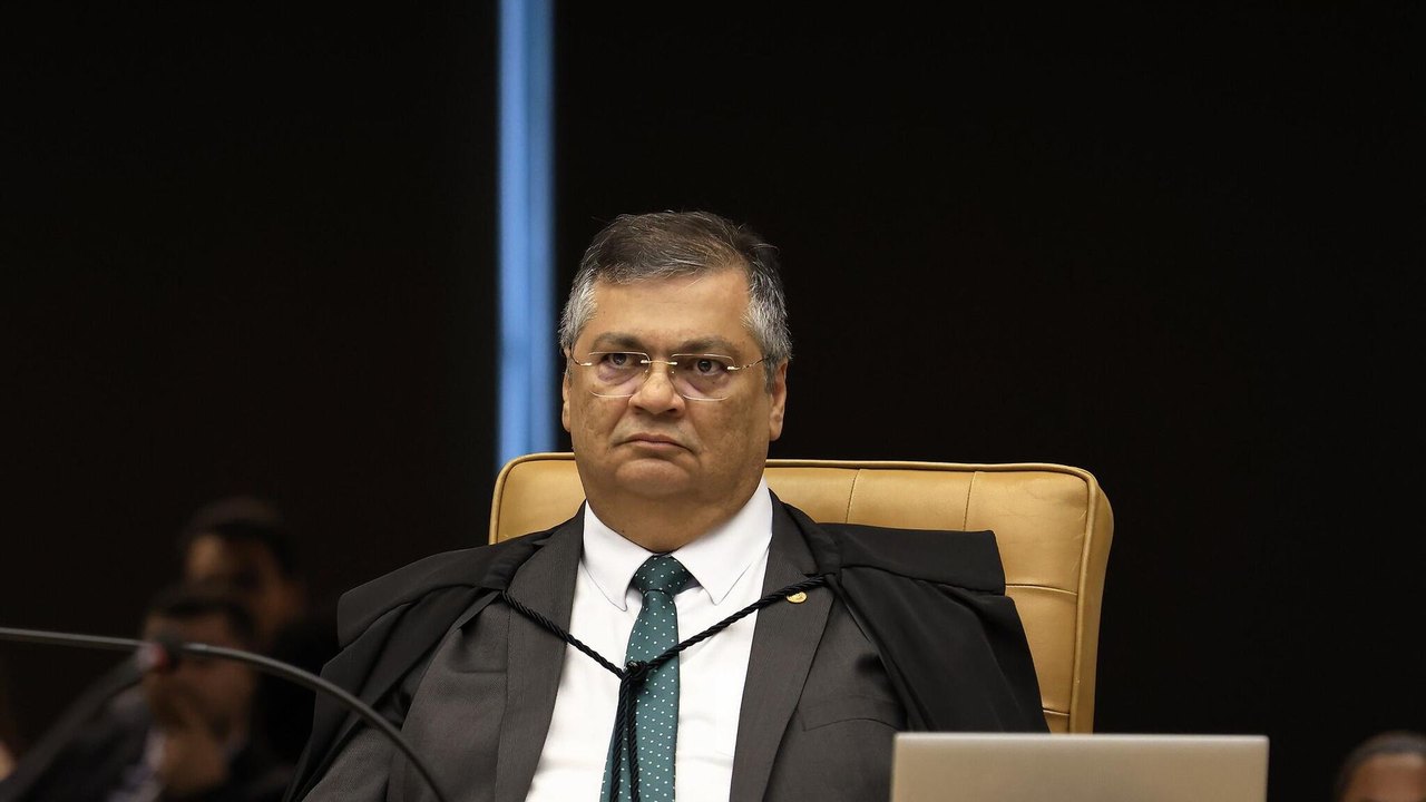 Dino autoriza PF a acessar dados de operação contra produtora de filme sobre Bolsonaro