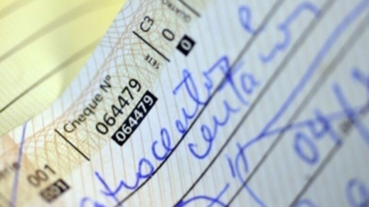 Em tempos de Pix, brasileiros ainda emitem 200 milhões de cheques ao ano