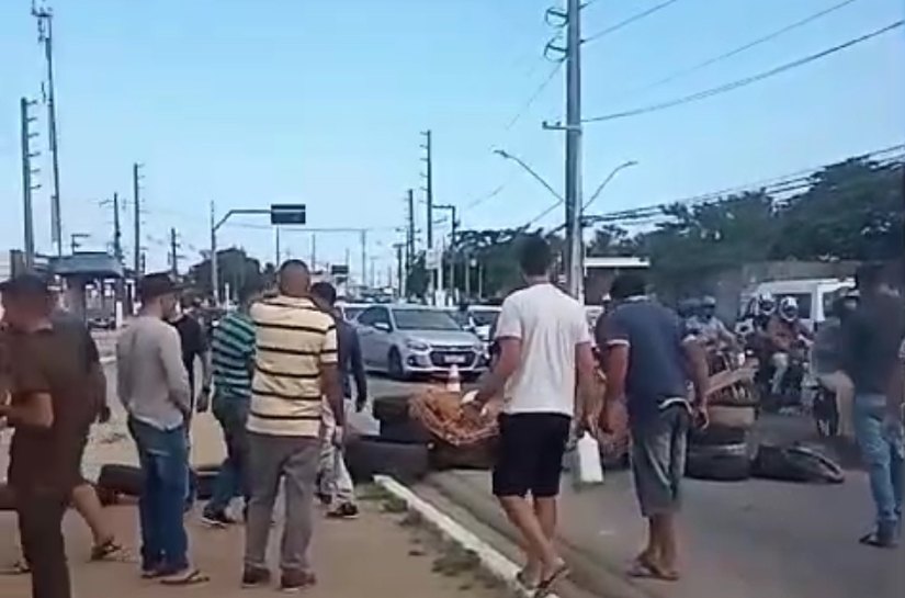 Motoristas por aplicativo protestam cobrando segurança, em Maceió