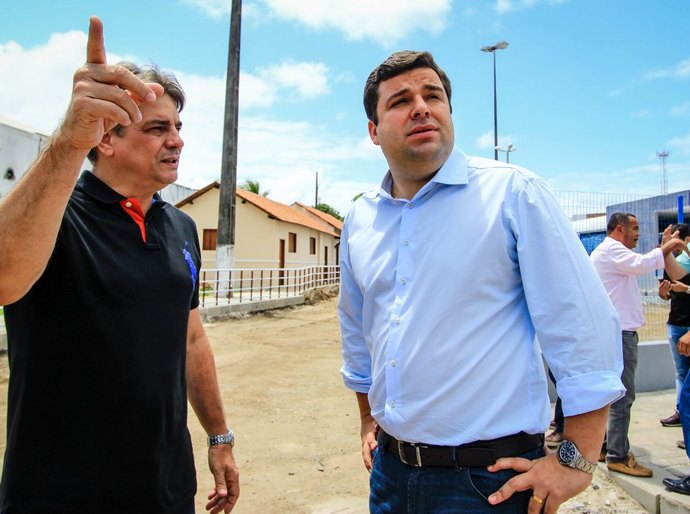 Prefeito em exercício Marcelo Palmeira vistoria obras em Jaraguá