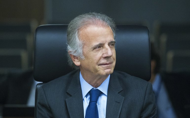 Múcio aciona PF para esclarecer encontro de hacker com militares