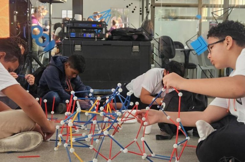 Jovens cientistas apresentam experimentos ao público em Jaraguá, nestas quarta e quinta-feira