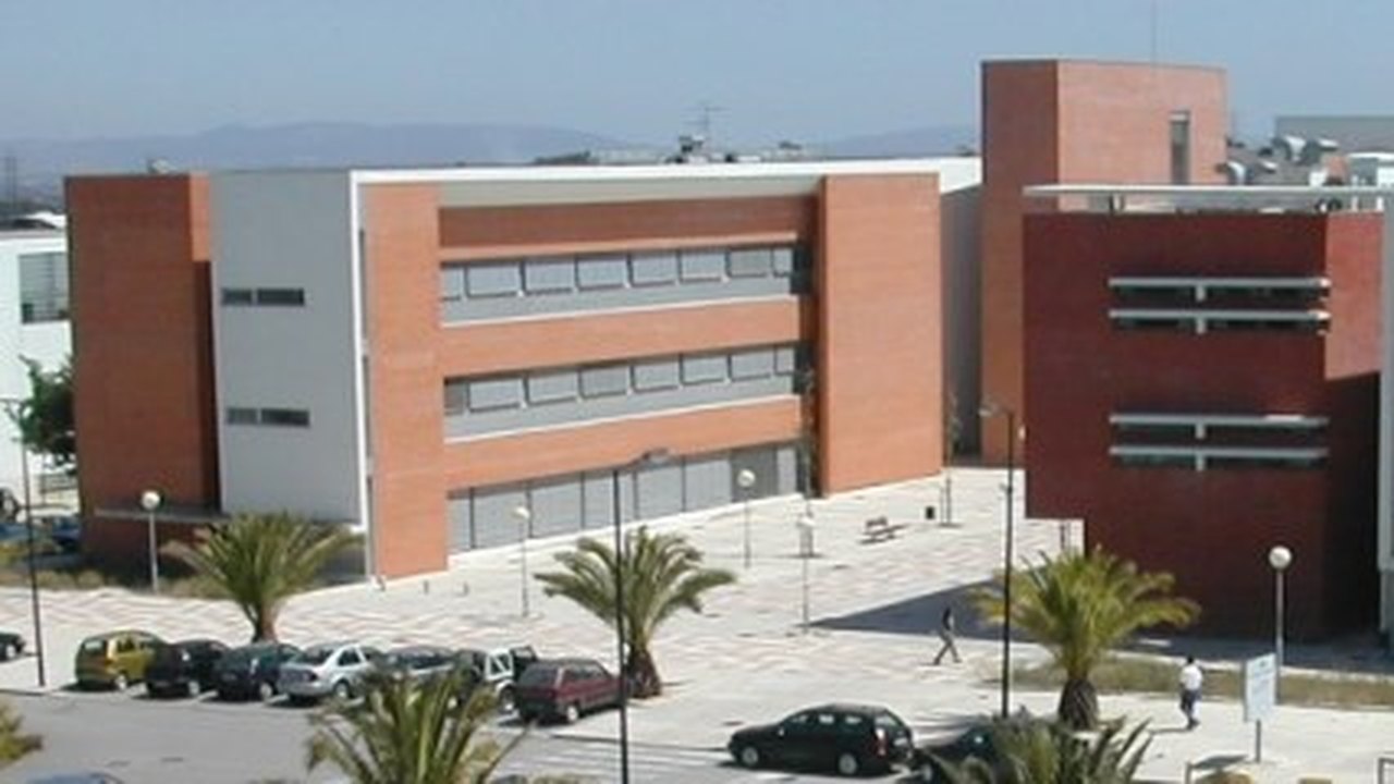 Explosão em universidade mata uma pessoa e deixa três feridas