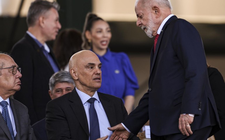 Mídia: governo brasileiro pode acionar Justiça dos EUA contra sanções de Trump a Alexandre de Moraes