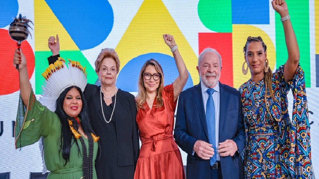 Em cerimônia recheada de simbolismos, Anielle Franco e Sonia Guajajara tomam posse
