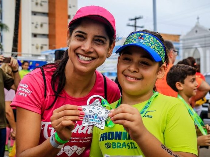 Esporte e diversão: Ironkids reúne centenas de crianças na Pajuçara