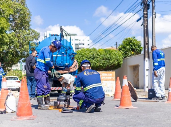 Operação Língua Suja identifica ligações irregulares de esgoto na Pajuçara