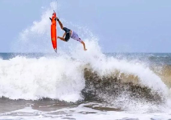 Brasileiros ganham baterias e País terá seus nove surfistas na 2ª fase em Sunset