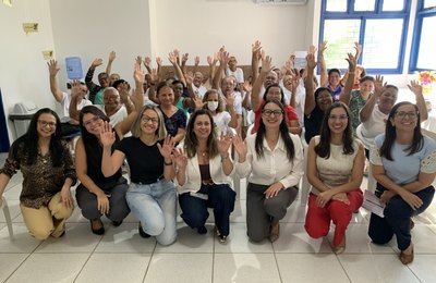 Idosas do Cras Sônia Sampaio participam de roda conversa com Defensoria Pública