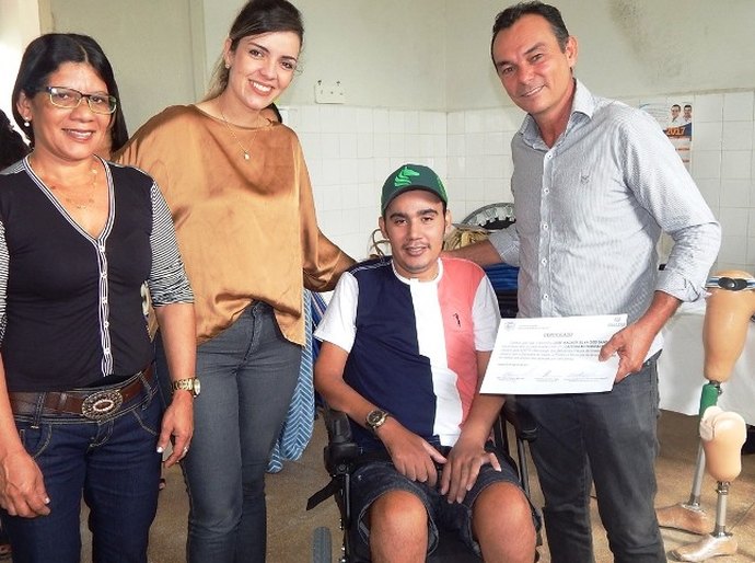 Saúde de Anadia entrega de equipamentos para pessoas com deficiência