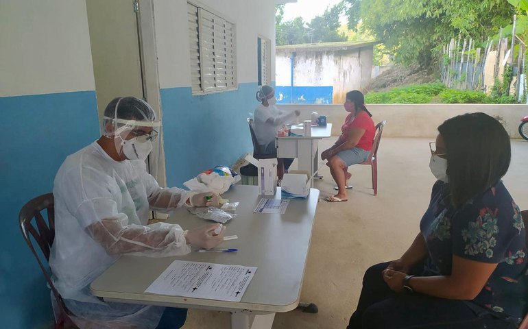 Saúde de Branquinha intensifica ações de enfrentamento à Covid-19 na feira livre