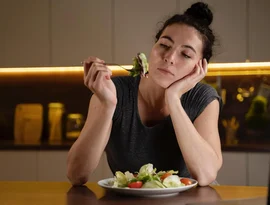 Quando comer deixa de ser apenas fome: especialista alerta para avanço silencioso dos transtornos alimentares
