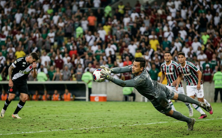Fábio e Ganso brilham, Fluminense empata com Vasco e vai à final do Carioca