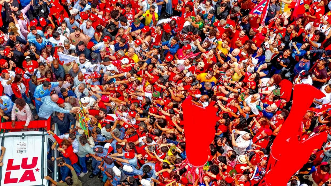 Lula faz último ato de campanha no Rio antes do 1º turno, sem Paes
