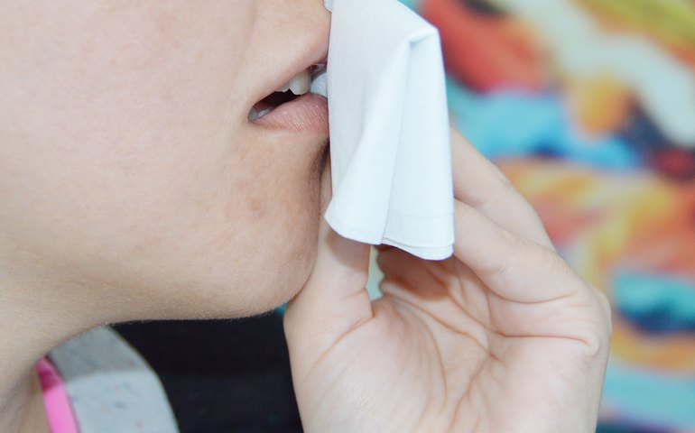 Rouquidão prolongada agregada a outros sintomas requer atenção