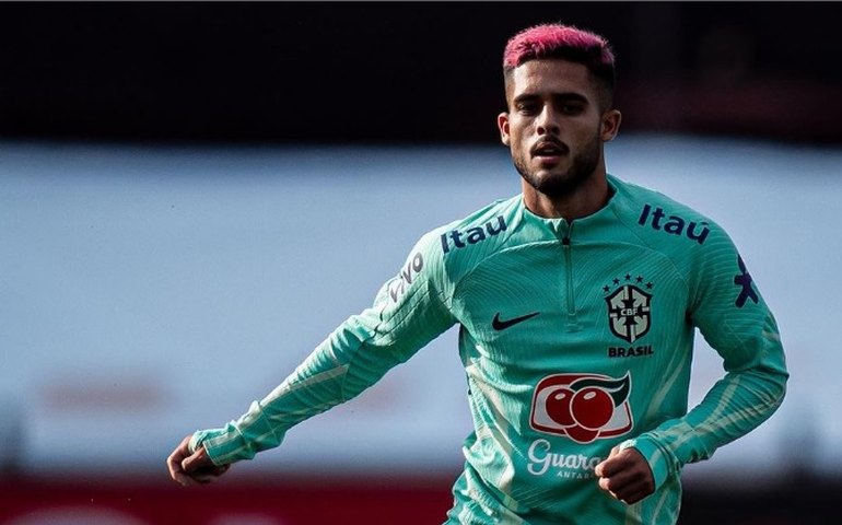 Yan Couto, da seleção brasileira, se desculpa após citar Dani Alves como ídolo em coletiva