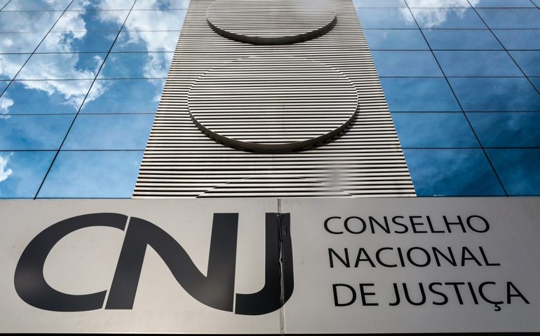 Tribunal do Equador chama invasão à embaixada de 'ilegal e arbitrária' mas  mantém Glas preso