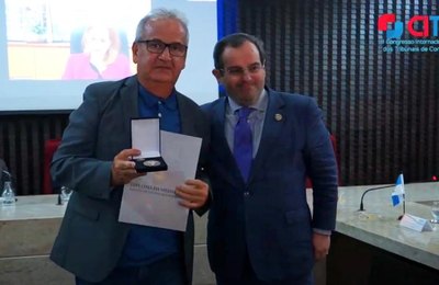 Presidente Otávio Lessa recebe Medalha de Mérito Rui Barbosa