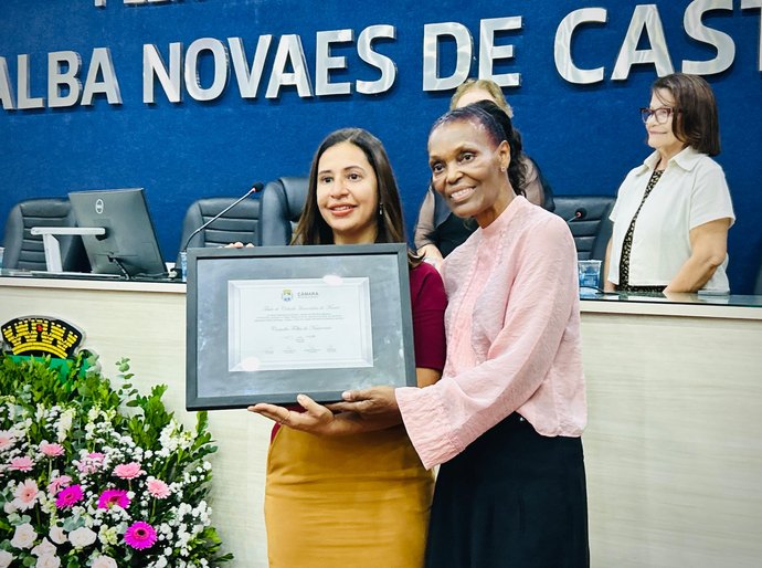 Câmara Municipal entrega Título de Cidadã Honorária à advogada Cosmélia Fôlha