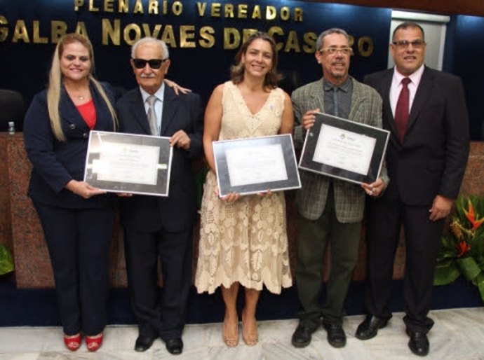 Médico, jornalista e ex-secretária de Turismo recebem comendas da Câmara