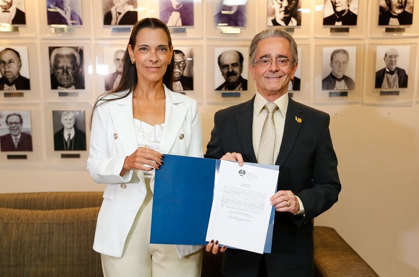 Presidente Fábio Bittencourt empossa nova diretora de Comunicação do TJAL