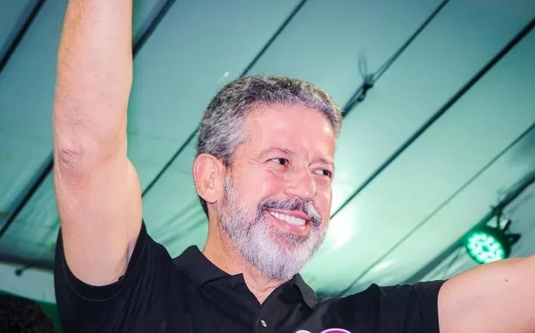 Chapas articuladas por Arthur devem eleger cinco federais, podendo chegar a seis, e consolidam caminho de Lira ao Senado