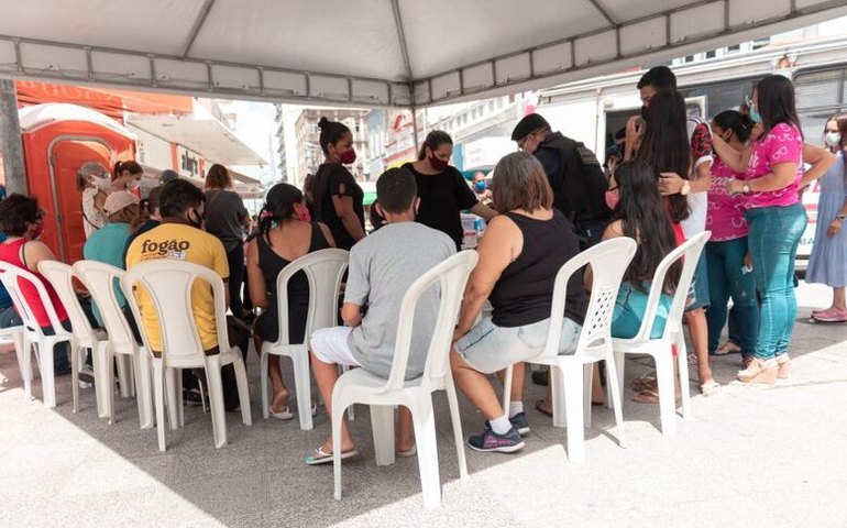 Maceió promove Dia D com vacinação itinerante para ampliar a imunização