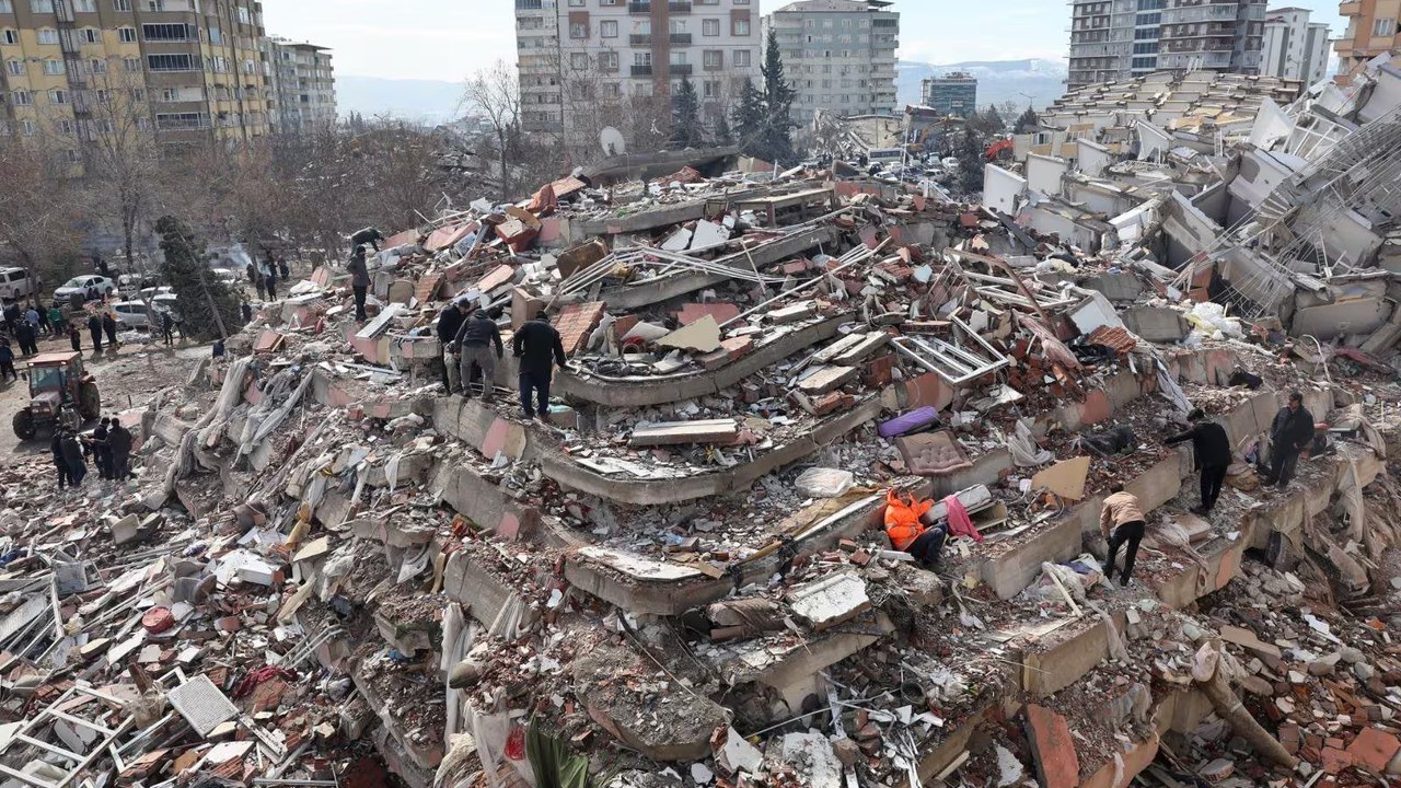 Como é a procura por sobreviventes nos escombros de terremotos. Veja em gráficos