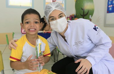 Criando Sorrisos: Programa avalia saúde bucal de crianças da creche Cria de Matriz de Camaragibe