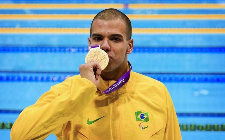 Multicampeão paralímpico André Brasil lança biografia
