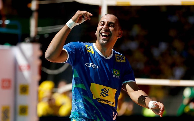 Serginho é homenageado por estrelas do vôlei após anunciar aposentadoria