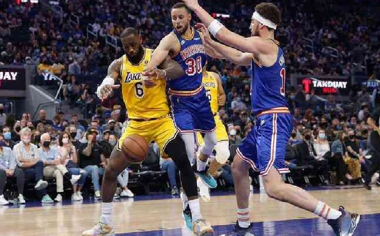 Warriors e Lakers vencem em casa e Bucks derrubam Nuggets na NBA