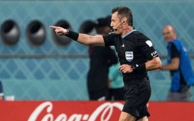 Alvo de Textor, Raphael Claus representou o Brasil na última Copa e é um dos árbitros mais premiados do país