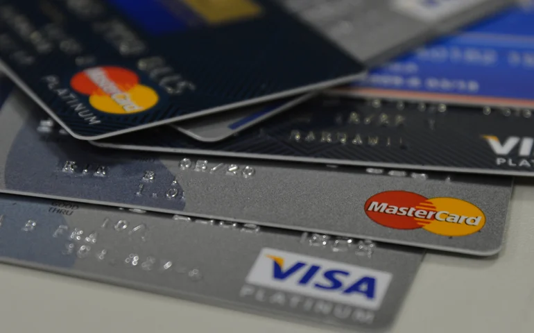 Demanda por crédito cai 5% em fevereiro em relação a janeiro e cede 13% ao mesmo mês de 2023