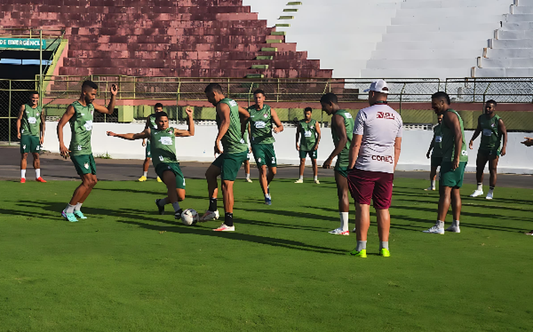 Fluminense treina de olho no Athletico-PR, mas faz mistério sobre situação de Thiago Silva