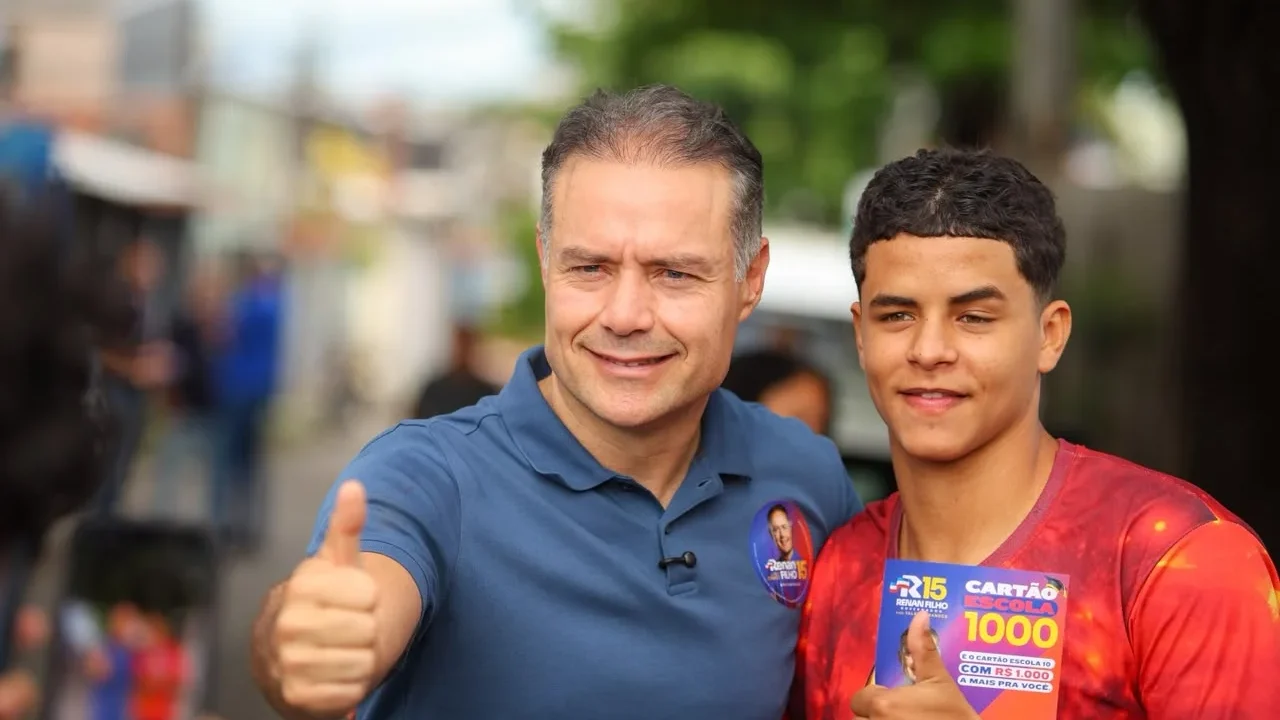 Renan Filho apresenta Cartão Escola 1000 a estudantes no Jacintinho