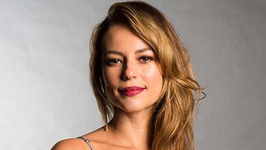 Paolla Oliveira volta a gravar série após vazamento de fotos