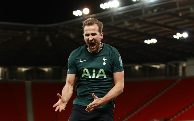 Kane faz dois e coloca o Tottenham nas semifinais da Copa da Liga Inglesa