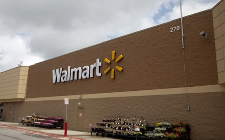 Walmart supera expectativas no 1º trimestre fiscal, mas mantém projeções para 2027