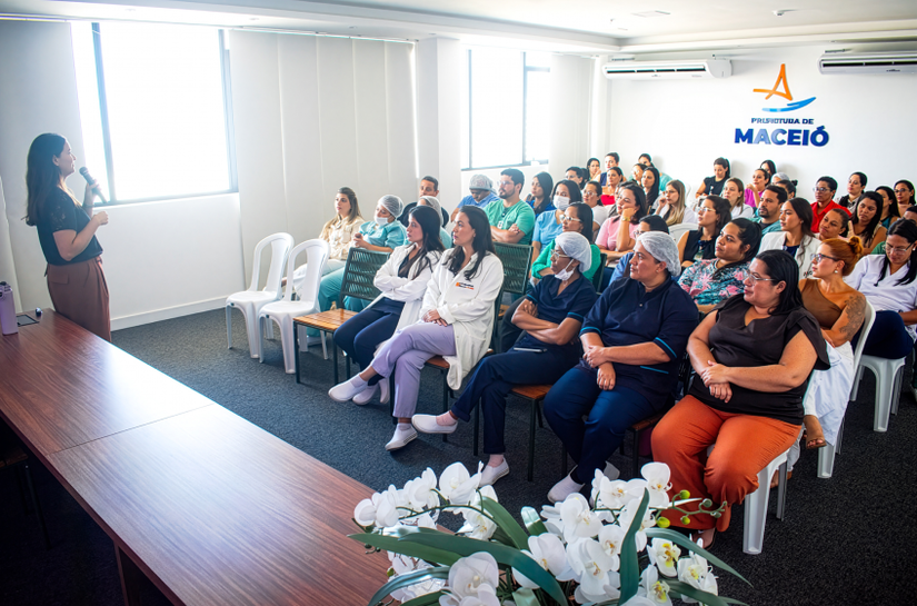 Colaboradores do Hospital da Cidade celebram troca de experiências com consultores do Albert Einstein