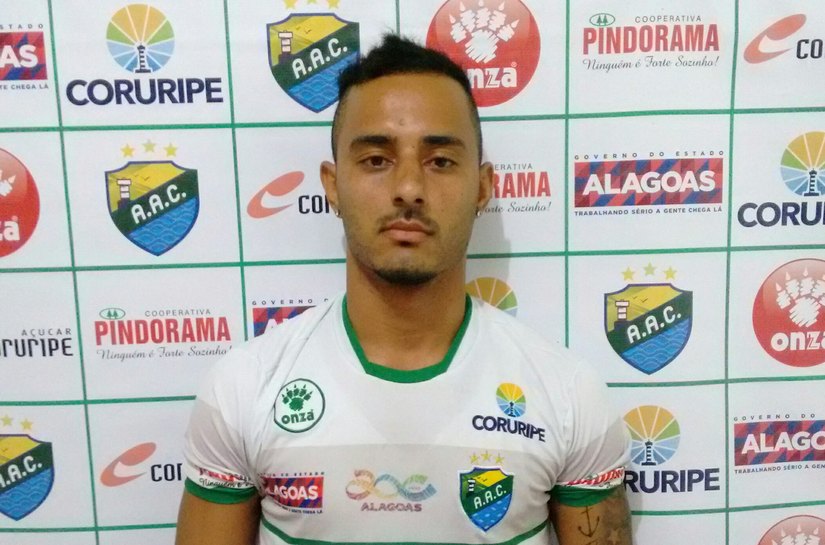 Meia de ligação Felipe Sertânia, é o novo contratado do Coruripe