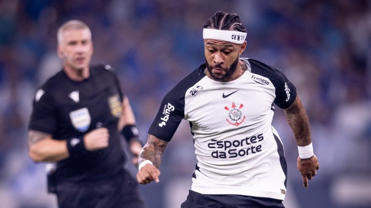 Memphis sai do banco, mas Corinthians é derrotado pelo Coritiba